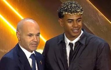 半场战报：科隆1-2法兰克福