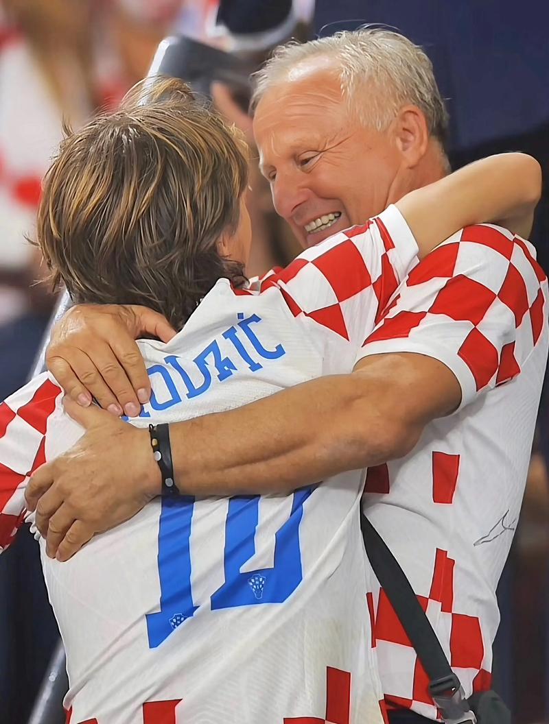 恰20：对阵西班牙我们会评估黄牌的问题，避免附加赛停赛风险