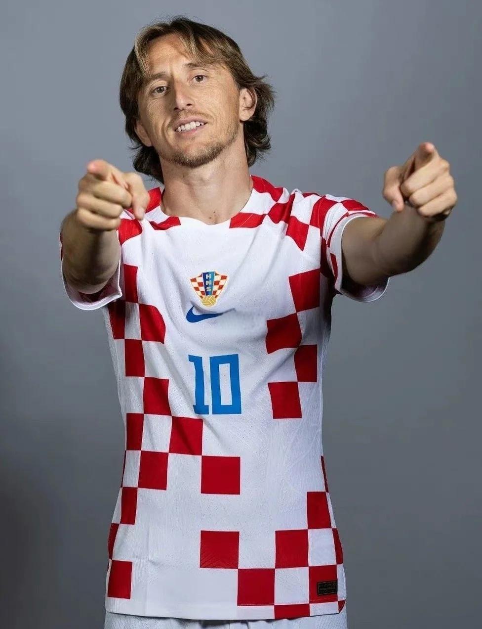 记者：皇马今天训练维尼修斯与姆巴佩长时间与教练组进行沟通